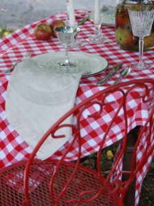 Feel inspired by this rustic and refined orchard tablescape. Set the table for two with elegant tableware and rustic elements for a lovely autumn tabletop. Use apples as your fall centerpiece.