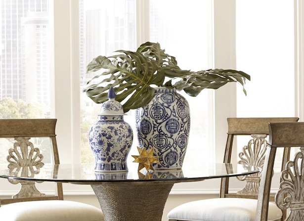 Chinoiserie chic style in the dining room. See more on this decorating style: blue and white porcelain, Chinese motifs, chinoiserie