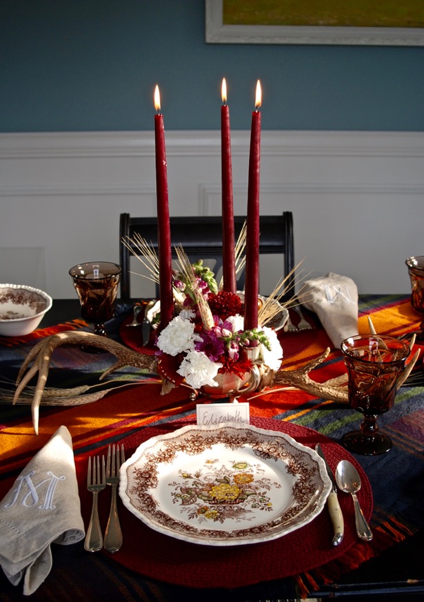 https://penderandpeony.com/wp-content/uploads/2016/11/thanksgiving-autumn-tablescape-plaid-runner.jpg