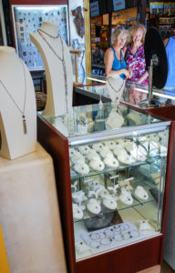 Hawaiian souvenir shopping guide for Maui