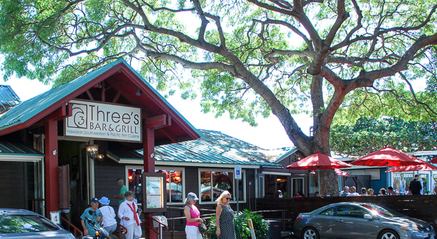 Eat at Three's Bar & Grill while in Kihei