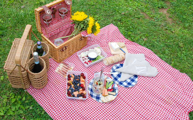 The Perfect Summer Picnic for Two - Pender & Peony - A Southern Blog