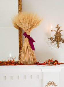 Welcome to my fall home tour 2017! Grab a cup of cider, wrap up in a cozy throw, and light that pumpkin spice candle...autumn is calling!