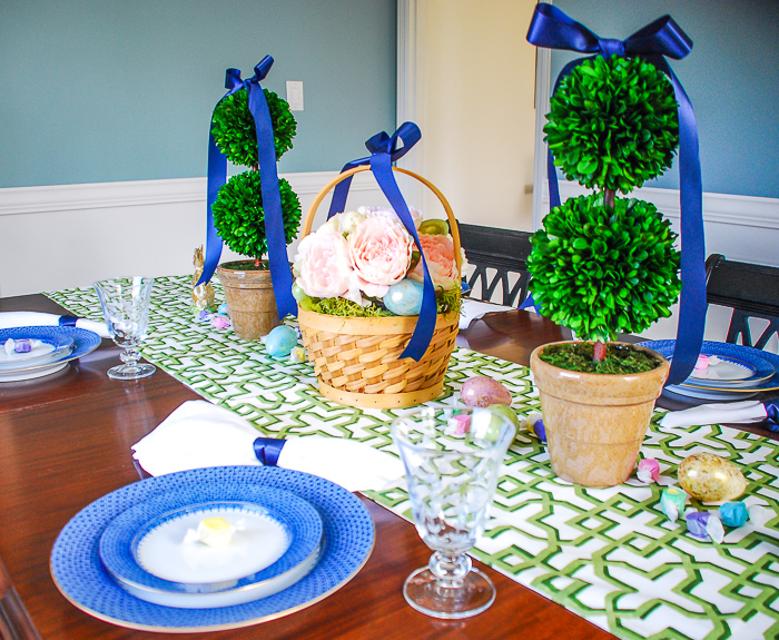 https://penderandpeony.com/wp-content/uploads/2018/03/easter-tablescape-with-boxwood-topiaries-14.jpg