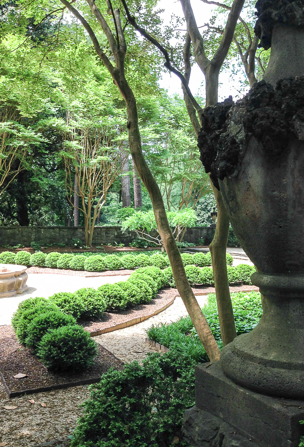 Enamored with the Jazz Age and the New South? Visit Atlanta's Swan House for a taste of 1920's culture, design, and luxury!
