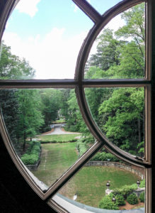 Enamored with the Jazz Age and the New South? Visit Atlanta's Swan House for a taste of 1920's culture, design, and luxury!