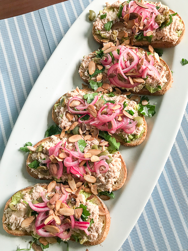 Looking for a quick, light and healthy week day meal? Try these incredibly simple but oh so tasty tuna avocado open face sammies with pickled onion and almonds!