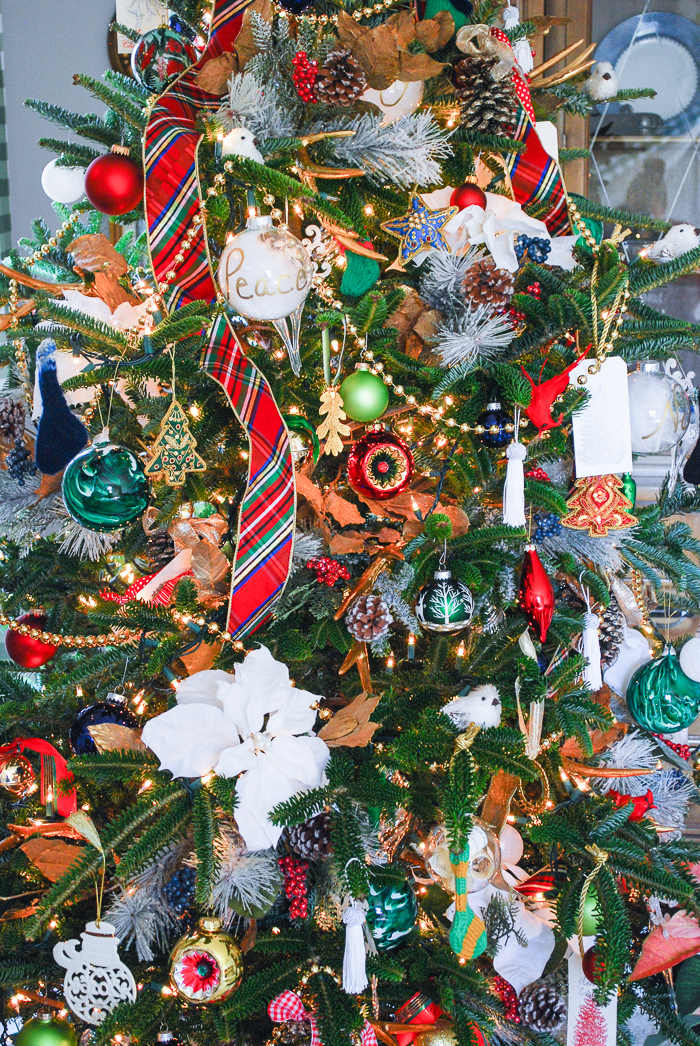 Preppy & Plaid Christmas Tree: Traditional Festive Decor