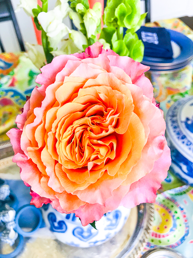 pink and orange rose as floral centerpiece on this summer table