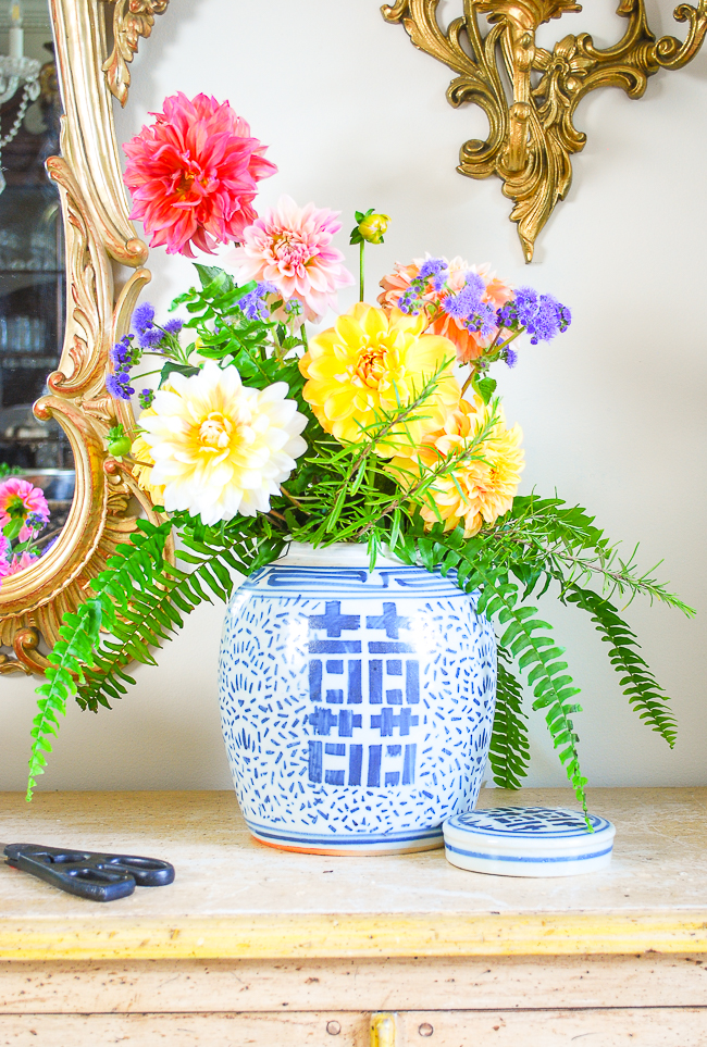 Sunflower Vase Ginger Jar Shape Sase With Background Colors 