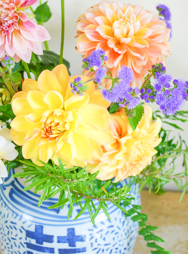 How to Get the Perfect Ginger Jar Floral Arrangement - Pender & Peony - A Southern  Blog