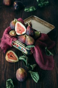 Figs in pretty tin on wooden table - violet and chocolate inspiration