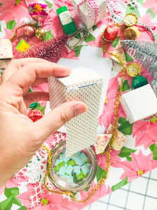 Put mini-present boxes together