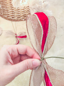 Secure ribbon pouf with wire