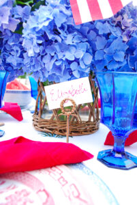 Brass laurel wreath place card holder