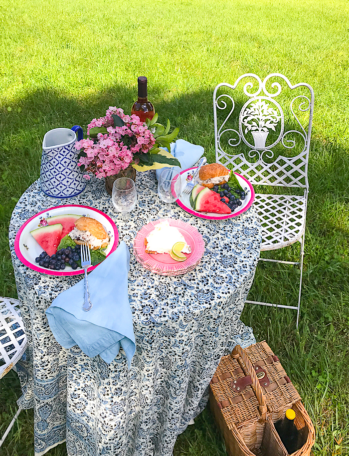 Easy Does It: Chic Entertaining with Paper Plates and Napkins - Gracious  Style Blog