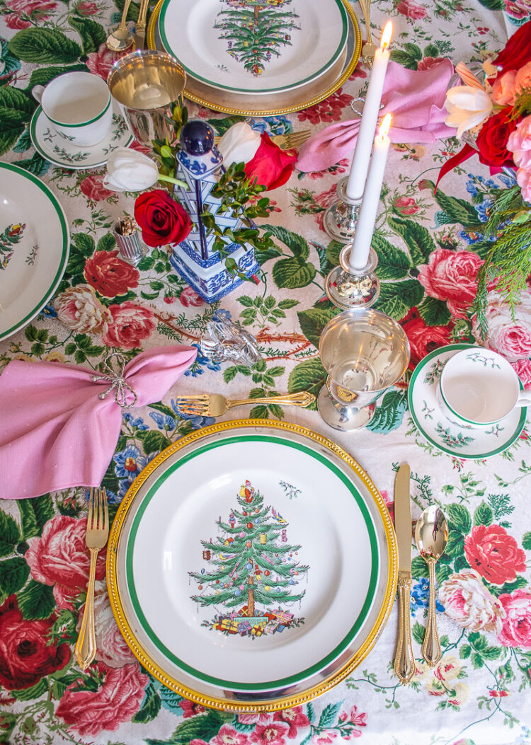 spodechristmastreechinaclassicholidaytablescape Pender & Peony