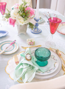 Use vintage brooches as unique and custom napkin rings for your Christmas table