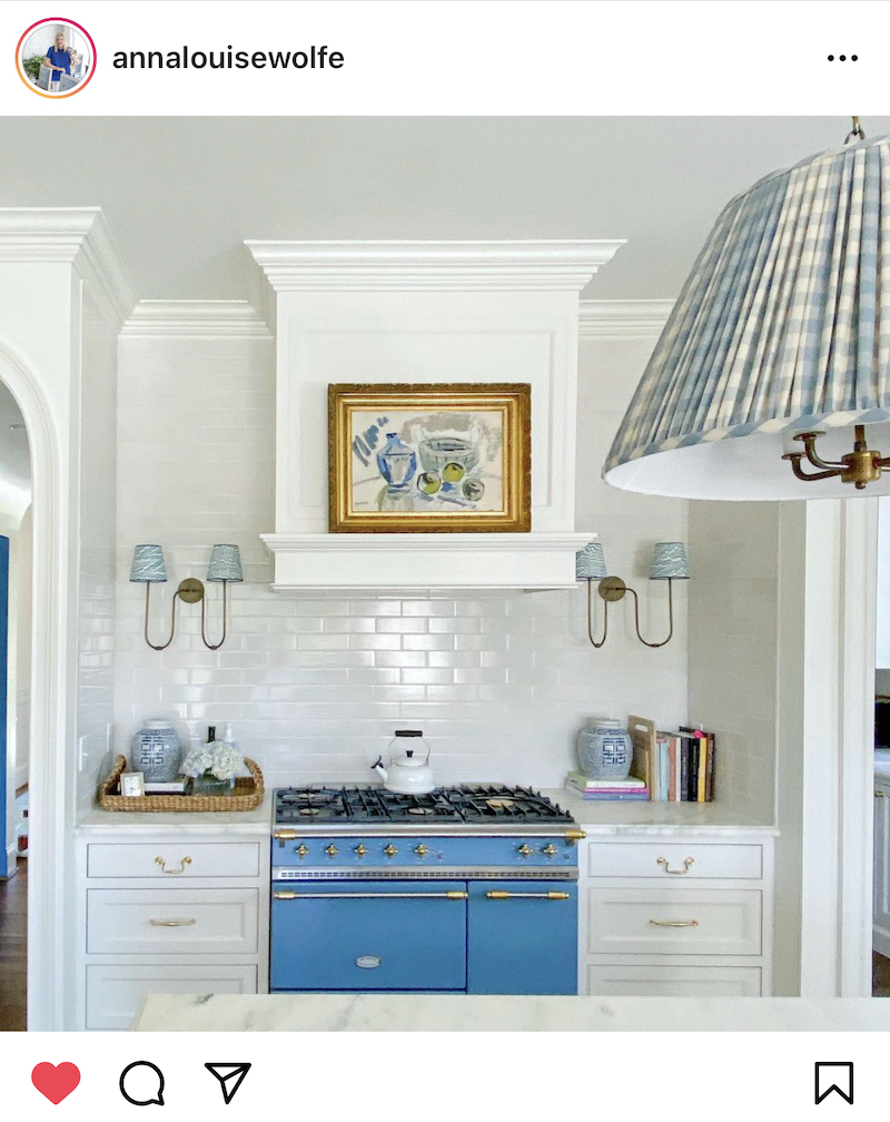 classic blue and white from @annalouisewolfe with Chinoiserie accents for a Grandmillennial vibe