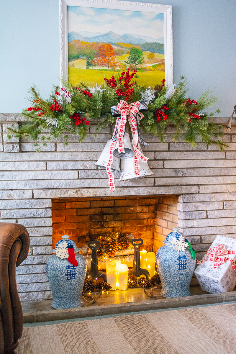 https://penderandpeony.com/wp-content/uploads/2021/11/apres-ski-Christmas-mantel-pine-bells-garland-3.jpg