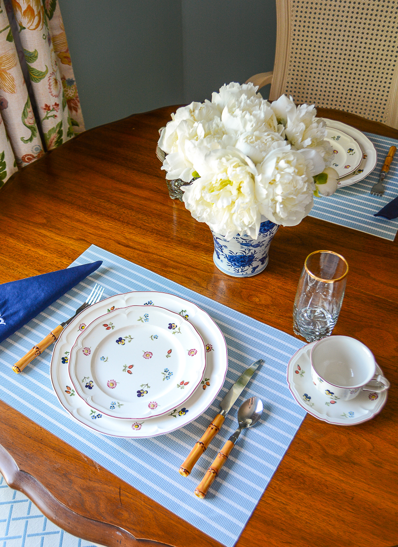 A blue and white breakfast table with Petite Fleur plates from Villeroy & Boch