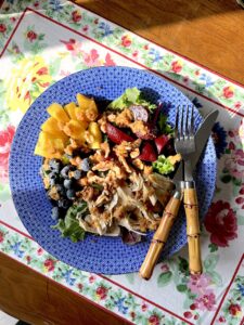 Healthy salad with insta shredded chicken