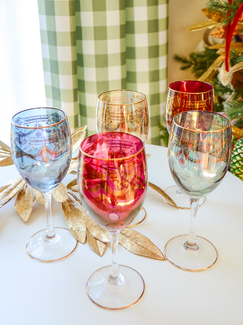 https://penderandpeony.com/wp-content/uploads/2023/11/bohemian-colored-wine-glasses-gold-designs-5.jpg