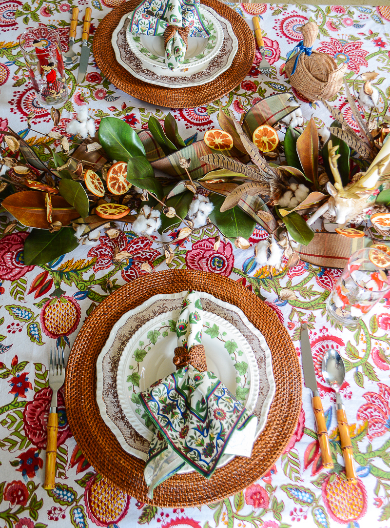 https://penderandpeony.com/wp-content/uploads/2023/11/colorful-rustic-Thanksgiving-table-magnolia-garland-2.jpg