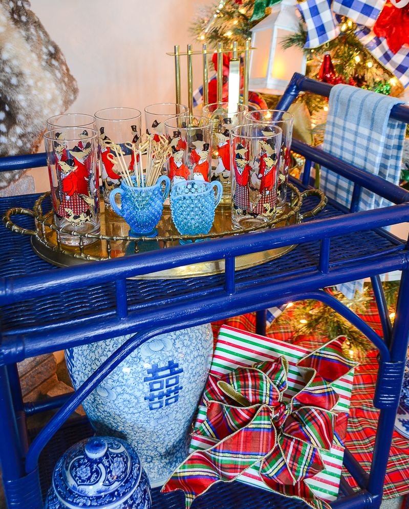 https://penderandpeony.com/wp-content/uploads/2023/11/preppy-chinoiserie-navy-rattan-bar-cart-3.jpg