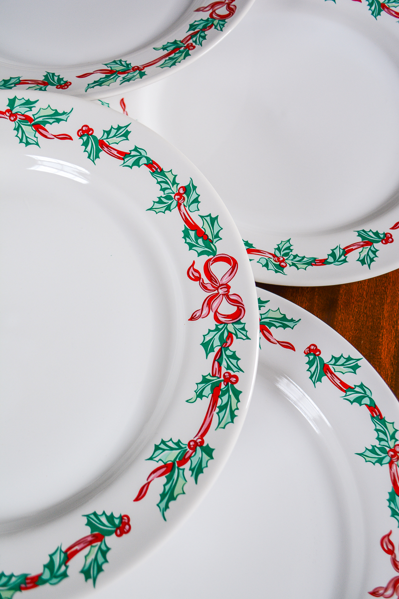 International Tableware Christmas Ribbons dishes