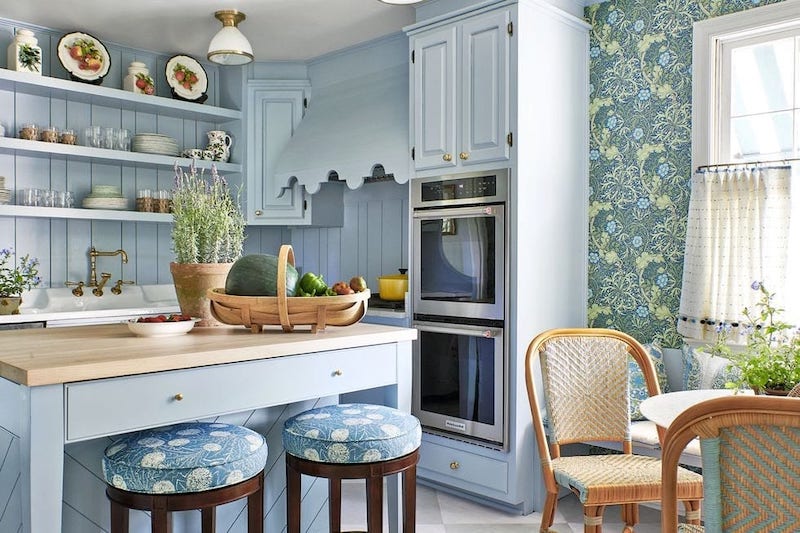 A traditional kitchen in blue