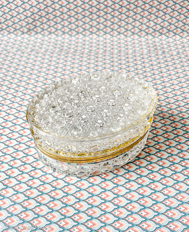 Elevate your vanity style with this gorgeous crystal cane patterned dresser box.