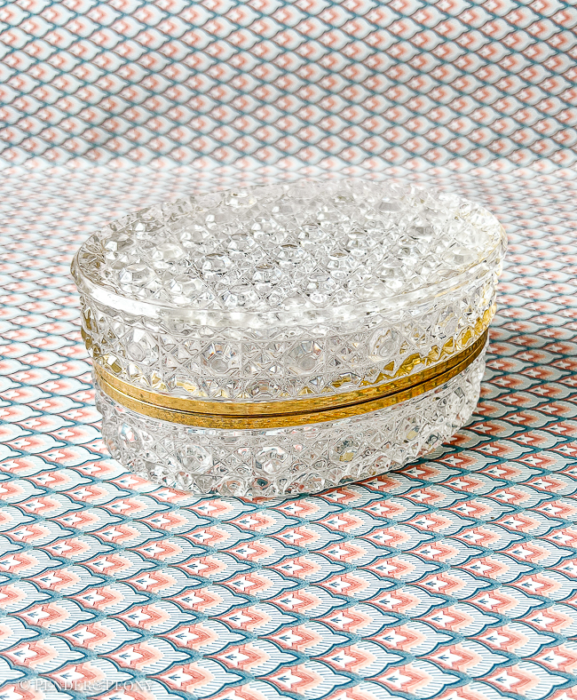Elevate your vanity style with this gorgeous crystal cane patterned dresser box.