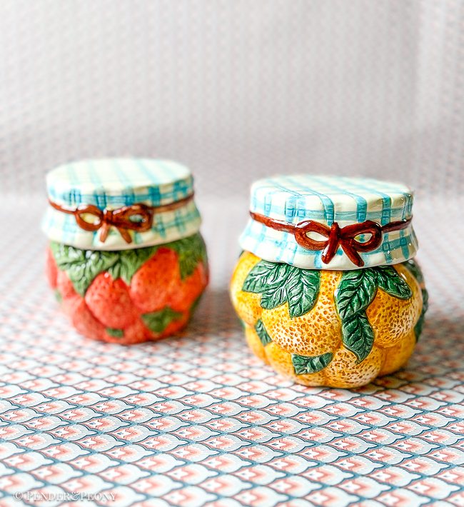 Vintage charm for your brunch table with this pair of jam pots!