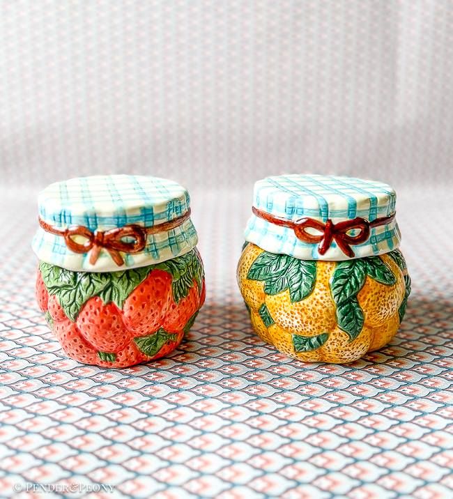 Vintage charm for your brunch table with this pair of jam pots!