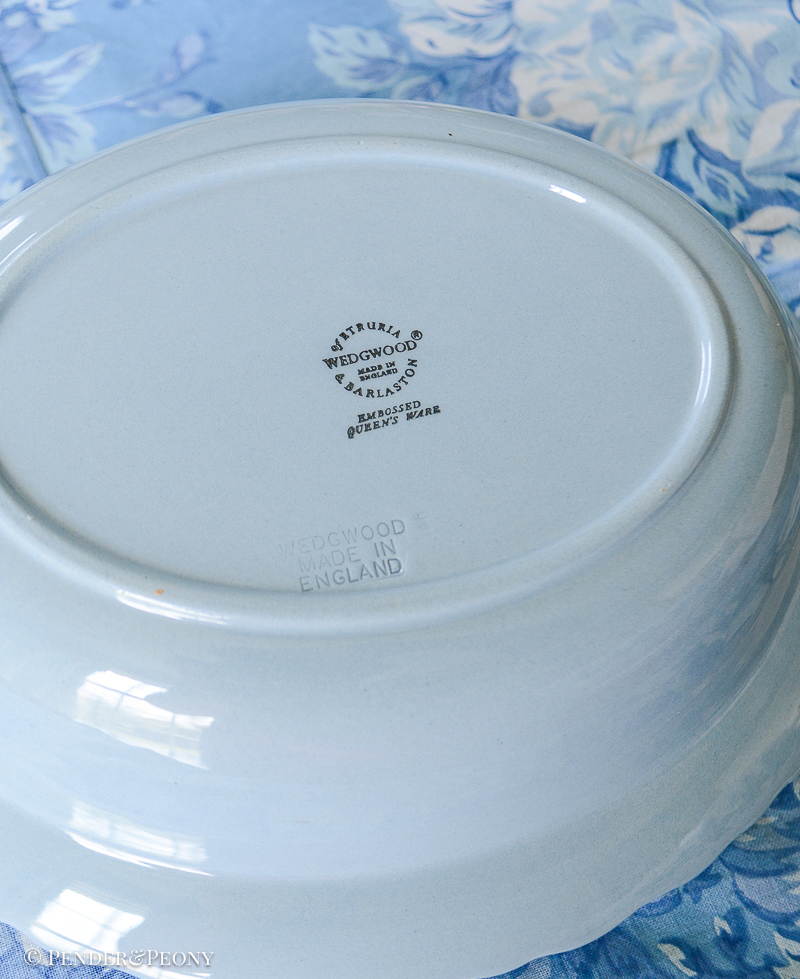 Wedgwood Queen's Ware Cream on Lavender Serving Bowl - Image 2