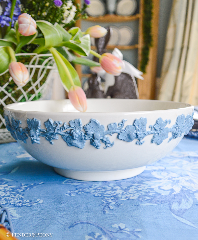 Wedgwood Queen's Ware Lavender on Cream 10" Bowl