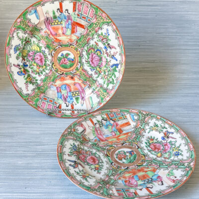 Colorful and pretty dinner plates in the Chinese export pattern Rose Medallion.