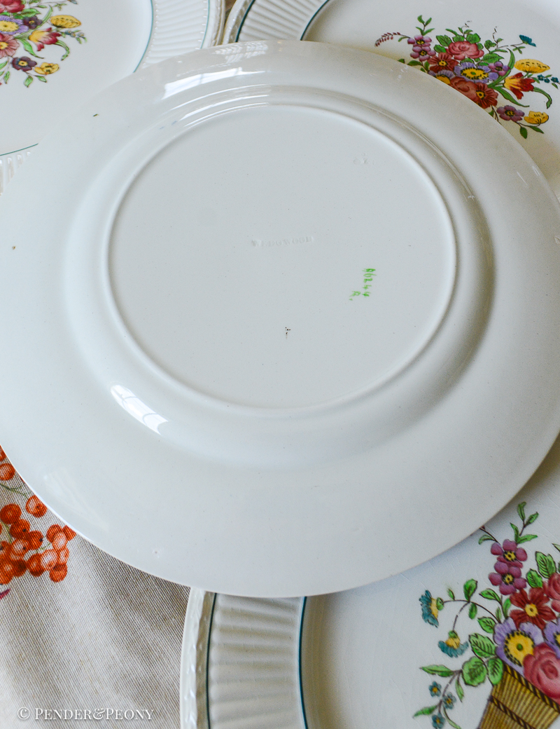 Wedgwood Belmar Dinner Plates - Image 4