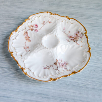 Coiffee et Cie oyster plate with gilt trim and pink roses