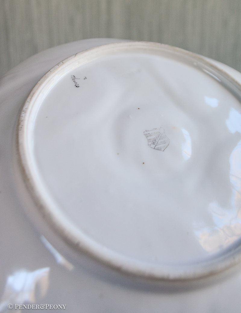 Weimar Oyster Plate in Blue and Pink - Image 4