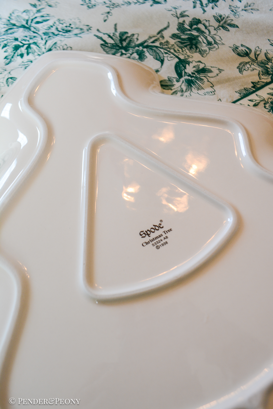 Spode Christmas Tree Serving Pieces - Image 9