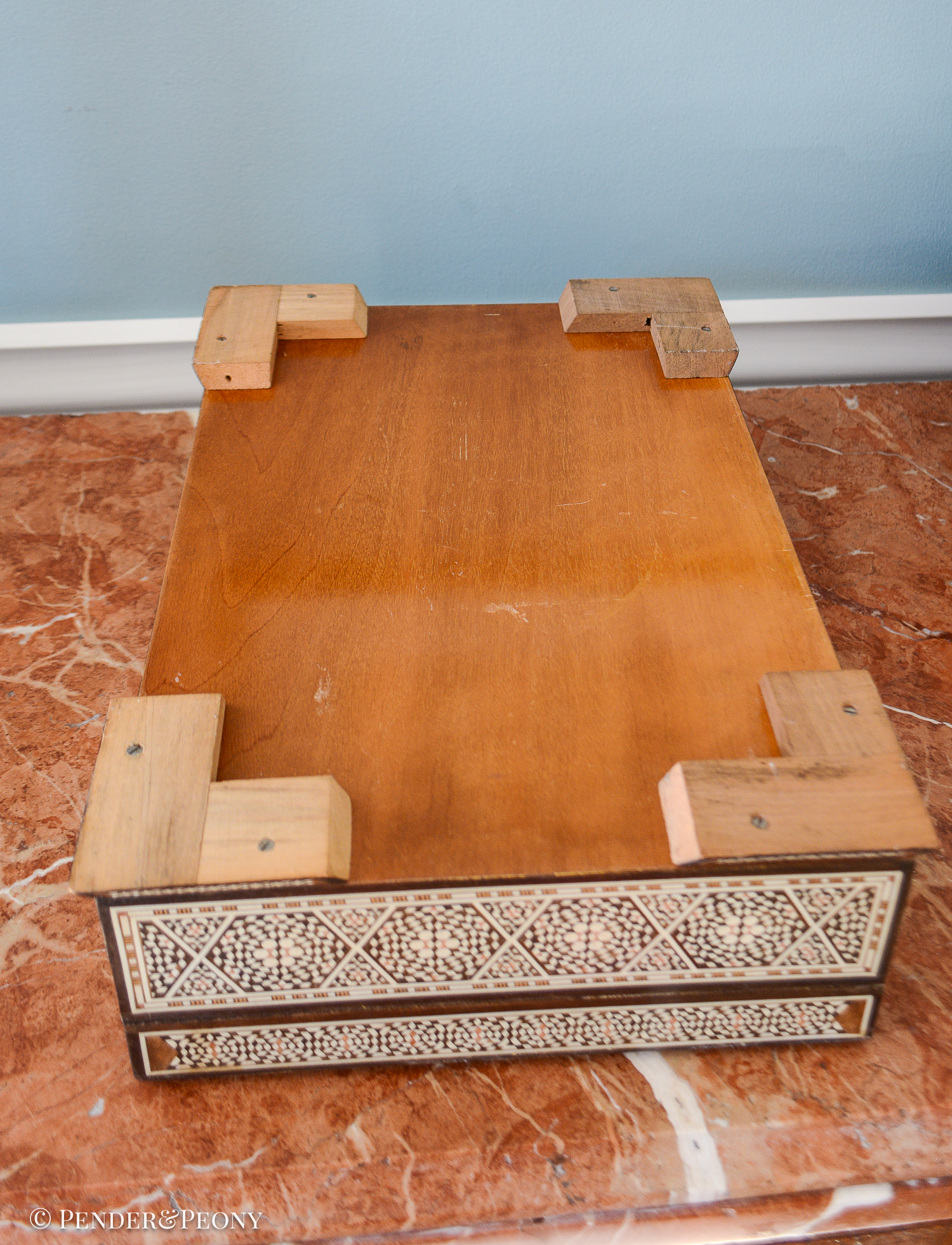 Large Vintage Bone Inlay Marquetry Dresser Box - Image 10