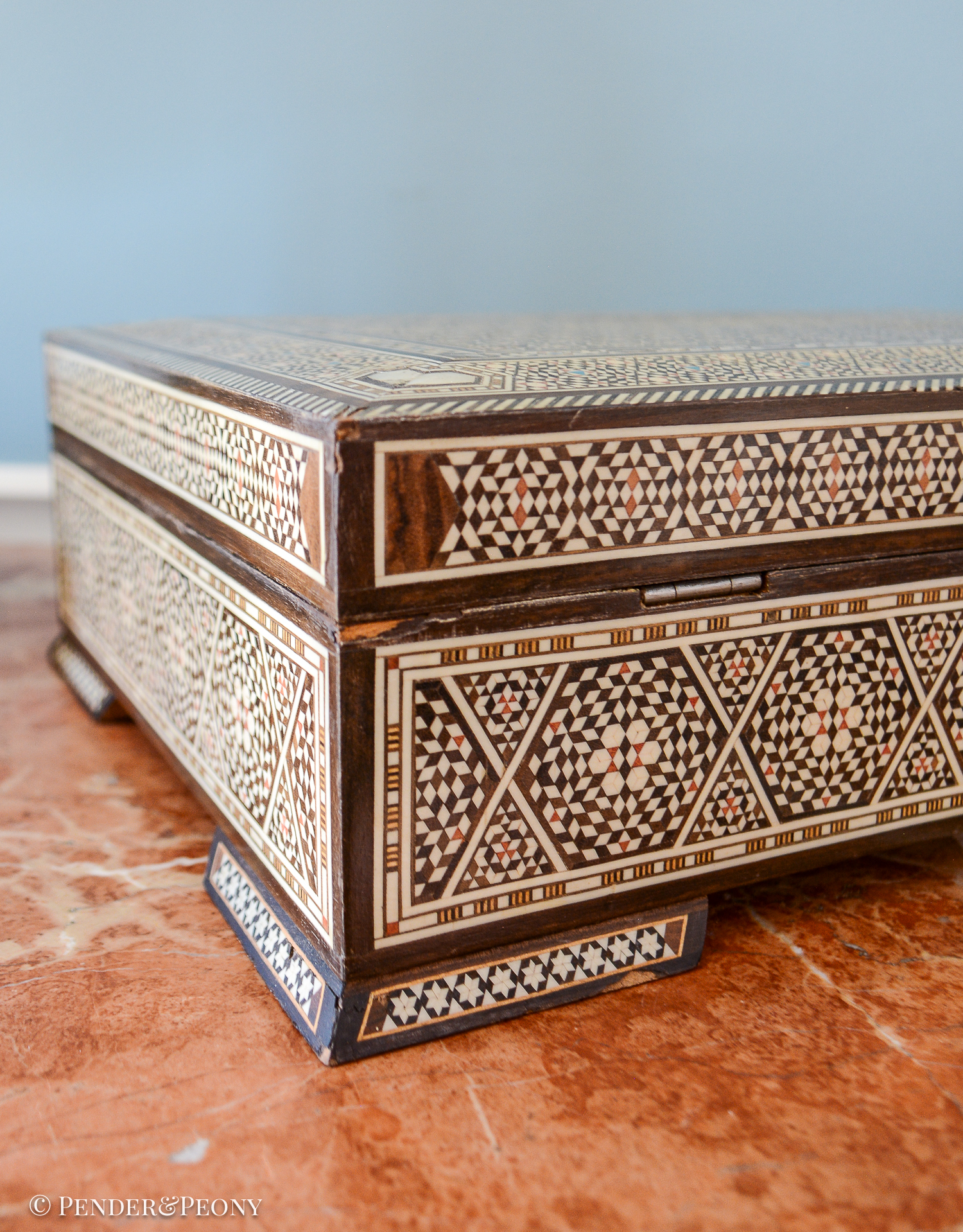Large Vintage Bone Inlay Marquetry Dresser Box - Image 9