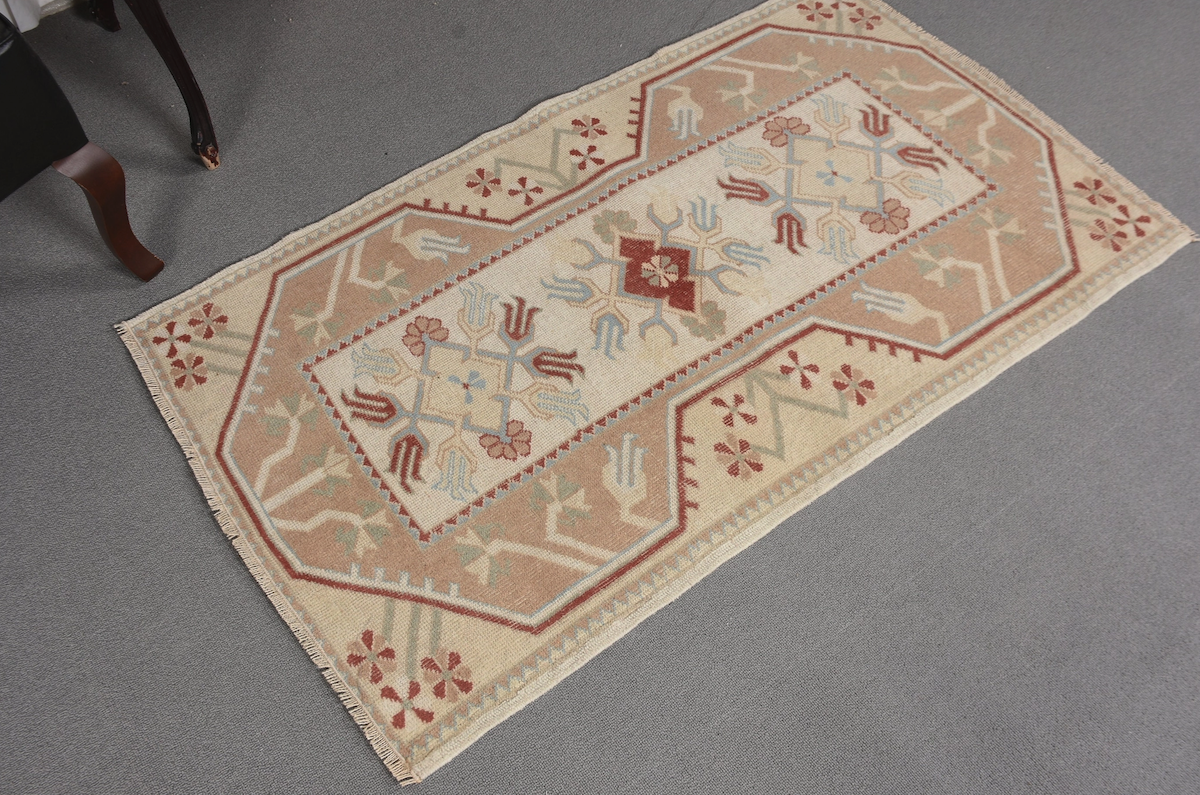 Vintage Oushak Mat in Beige & Red & Blue 2.6x4.2ft