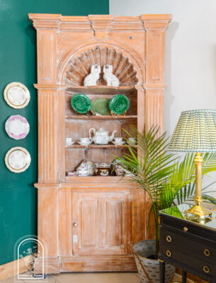 A peek inside the Pender & Peony Pop-Up Shop in downtown Clinton, TN at 346 Market Street