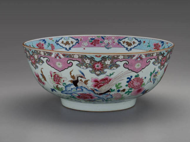 exterior of Famille Rose bowl in Mount Vernon collection