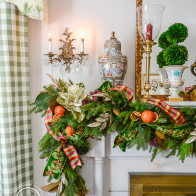 DIY Christmas garland idea mixing Colonial Williamsburg style with Grandmillennial for a traditional Christmas look that feels festive and bright!
