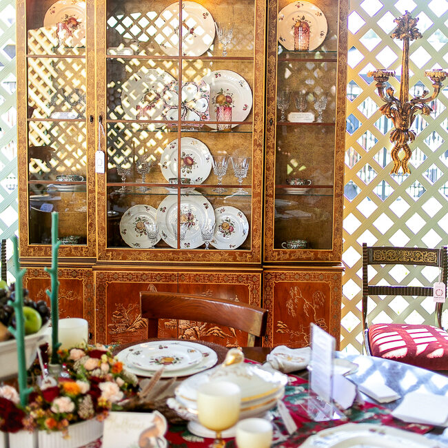 Drexel Chinoiserie china cabinet, vintage 1970s Et Cetera collection