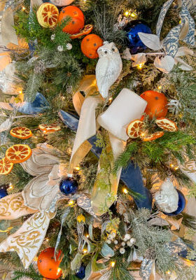 The multifaceted blue and white Christmas tree is a lovely backdrop to so many different colors and themes. Learn more on penderandpeony.com
